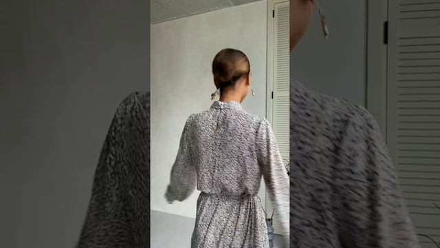 Обзор: Пепельное шифоновое платье двойка с принтом