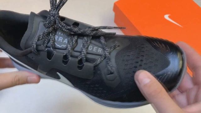 NIKE AIR ZOOM TERRA KIGER 5 Black/Barely Grey/Gunsmoke смотреть онлайн