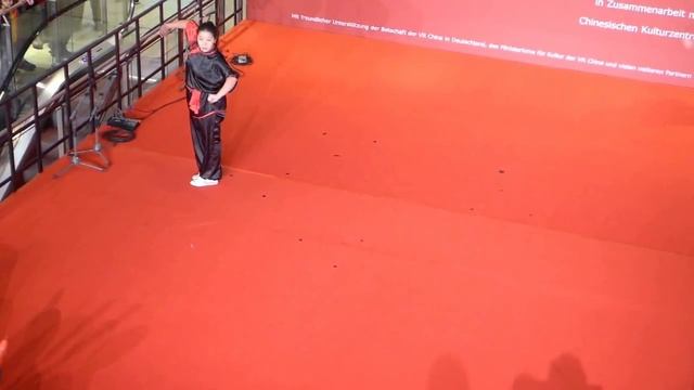 Chinesen feiern das Jahr der Affen in den Potsdamer Platz Arkaden смотреть онлайн
