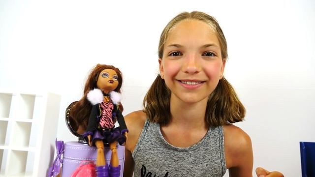 Игры Монстер Хай - Клодин знакомится с Клео смотреть онлайн