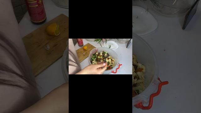 Салат из брокколи и цветной капусты смотреть онлайн