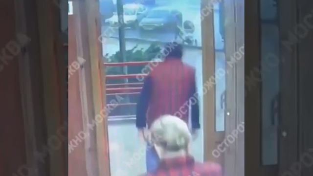 Во время урагана в Москве сотрудники КБ спасли маму с младенцем 👏