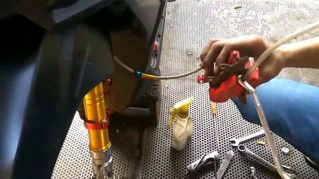 #arykriwilvlog//Cara pasang selang rem dan kaliper brembo 4 piston mini di Honda Vario 150 fi// смотреть онлайн