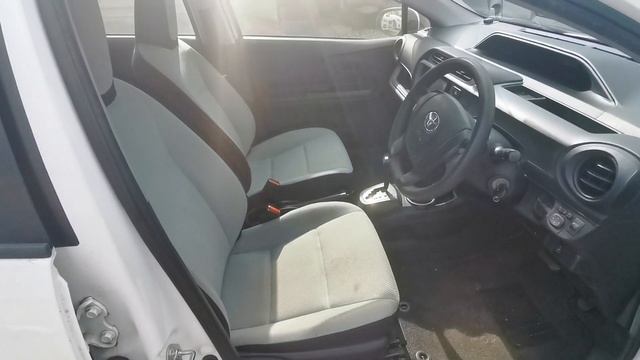 КРАТКИЙ ВИДЕООБЗОР TOYOTA AQUA HYBRID 2015 ГОДА, ДВС 1500 СС, ПЕРЕДНИЙ ПРИВОД смотреть онлайн