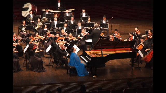 Oxana Yablonskaya plays Schubert-Liszt lieder | Gretchen am Spinnrade | Photo Slides смотреть онлайн