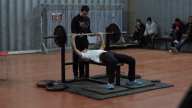 Первый юношеский разряд по жиму лёжа. Собственный вес 71,8, вес штанги 82,5 смотреть онлайн