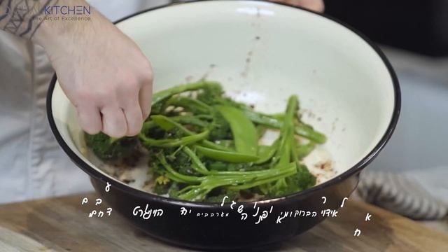 סלט תותים וירוקים בתנור אידוי V-ZUG מסדרת Excellence Line смотреть онлайн