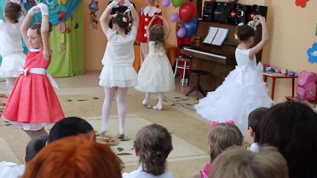 Танец "Куклы тоже плачут" - 8 группа смотреть онлайн