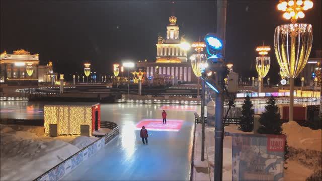 Новогодняя сказка на ВДНХ в 2022 году: световые фигуры, иллюминация, каток, очень красиво! смотреть онлайн