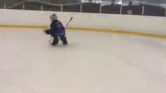 Goalie School.Школа Вратарей .Катание по кругам смотреть онлайн