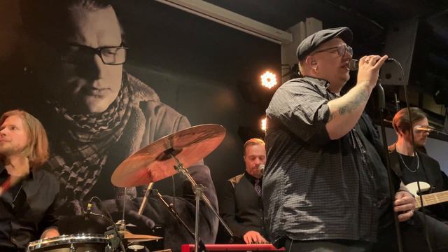 Arttu Wiskari - Sirpa смотреть онлайн