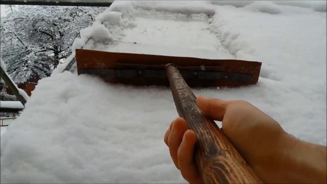 Как сделать скребок для уборки снега с крыши смотреть онлайн