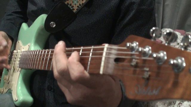Artist STMVG and a Fender Supersonic смотреть онлайн