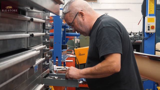 Making do with the tools you have - Harley Davidson WLC / ep212 смотреть онлайн