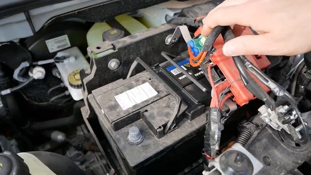 How to replace the 12V battery in a Renault Kangoo Electric van (ZE22 & ZE33 models) смотреть онлайн