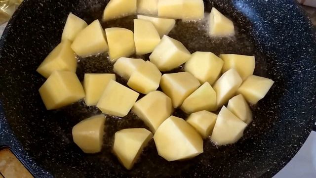 Как пожарить крупный картофель на гарнир смотреть онлайн