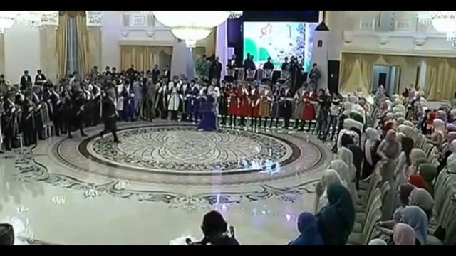 МашаАллах1 ВОТ ТАК КРАСИВО...СКРОМНО И ГОРДО ТАНЦУЕТ МОЙ НАРОД ЛЕЗГИНКИ... смотреть онлайн