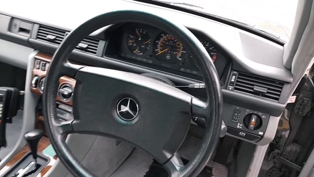 Lot 11 - 1988 Mercedes Benz 300 E Auto Saloon смотреть онлайн