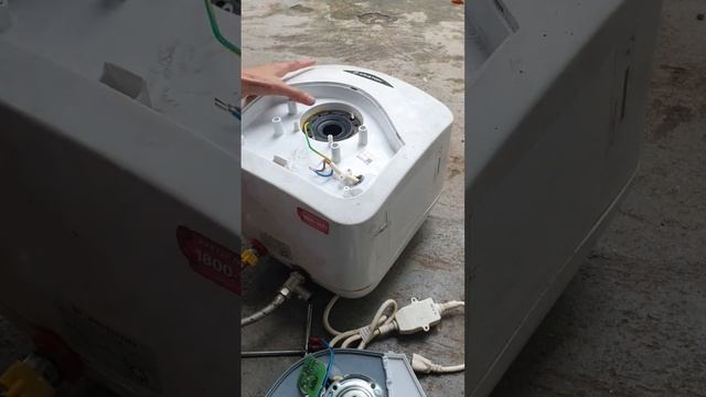 Hướng dẫn tháo và lắp vệ sinh bình nóng lạnh Ariston | 01/12/2023 смотреть онлайн