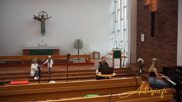Veteraanin iltahuuto 3-vuotiaan Luukaksen laulamana (harjoitusversio) смотреть онлайн