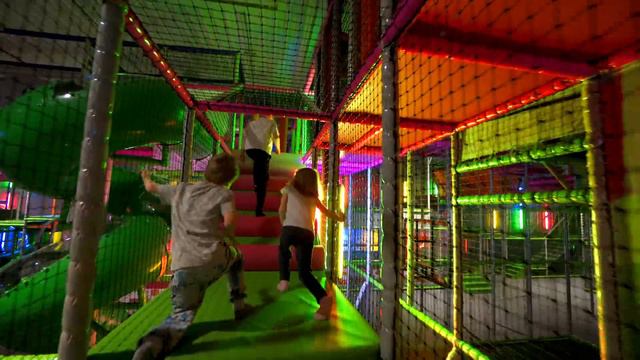 Fun Indoor Playground for Kids at Andy's Lekland (family fun) смотреть онлайн