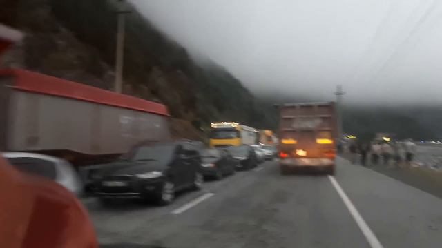 Пробка на Пункте Пропуска Верхний Ларс 7.07.2018г. Протяжонность 2.8 км. смотреть онлайн