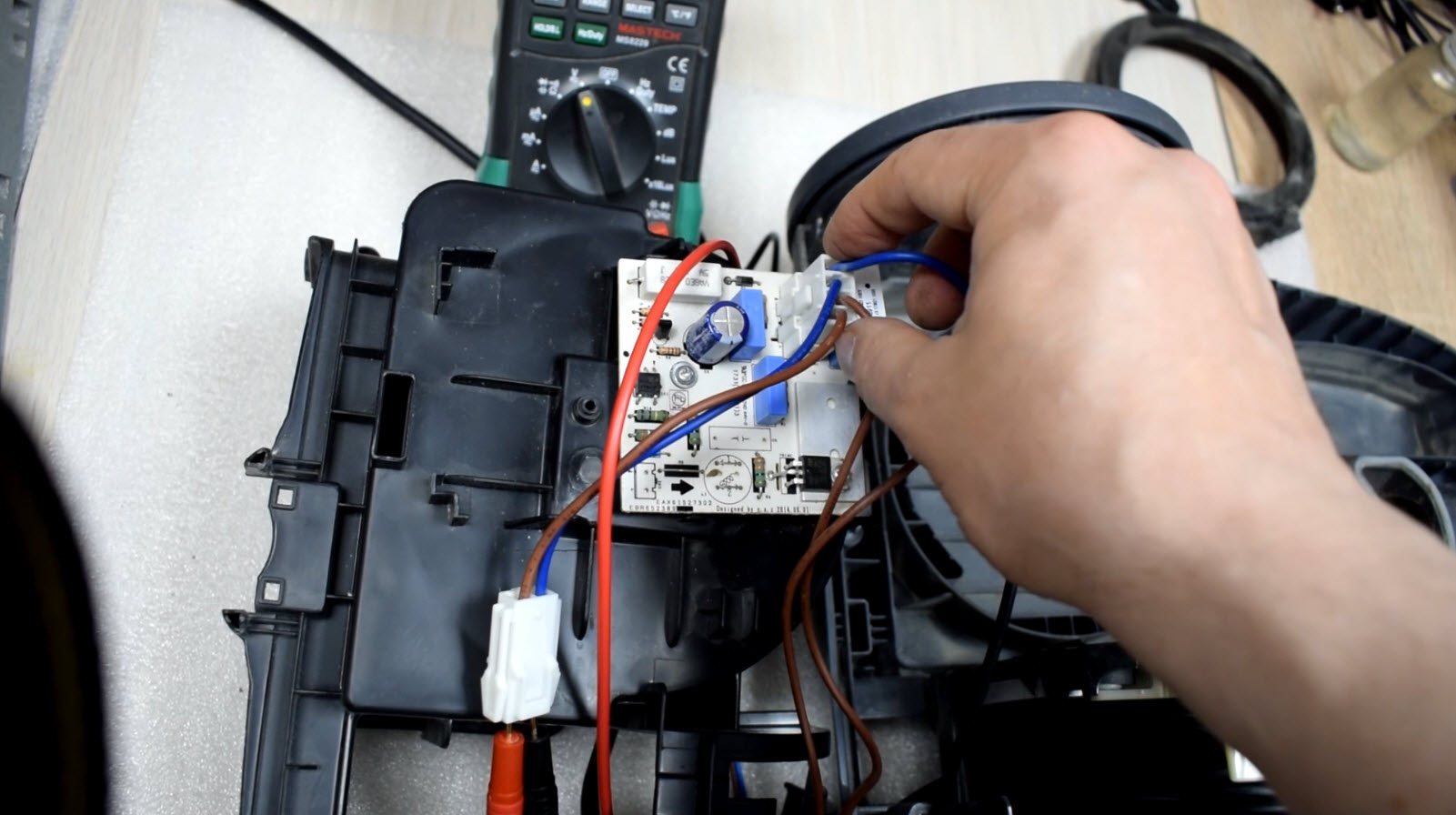 Ремонт пылесоса LG VK76A00NDS смотреть онлайн