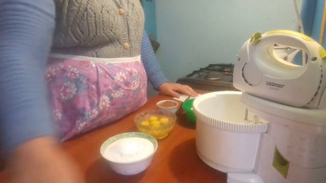 Пеку бисквит и маленькая экскурсия. смотреть онлайн