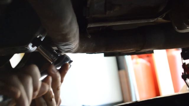 How to Change The Oil and Filter In a Car смотреть онлайн