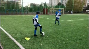 Как правильно вести мяч ? Набор упражнений для футболиста (дети 10 лет) / ШКОЛА ФУТБОЛА "СПЕЦИФИК"
