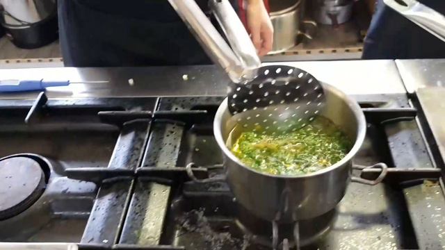 8 - Oeufs mollets Florentine façon tarte - Riz Pilaf - Lieu Noir façon Meuniere смотреть онлайн