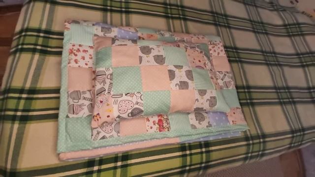 Новый детский комплект из стеганного одеяла и сшитой подушки. смотреть онлайн