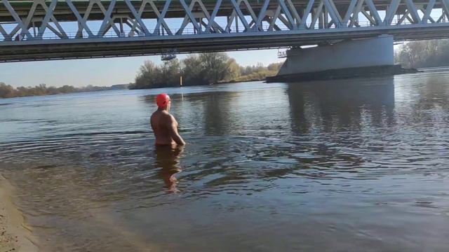 1 ноя 2021, гор. пляж г.Модлин (возле Варшавы), р. Нарев, вода 9 град., Моя 2-я тренировка Аквайса смотреть онлайн