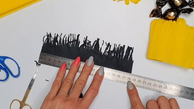 Как красиво упаковать конфеты. Жёлтые герберы из гофрированной бумаги DYI смотреть онлайн