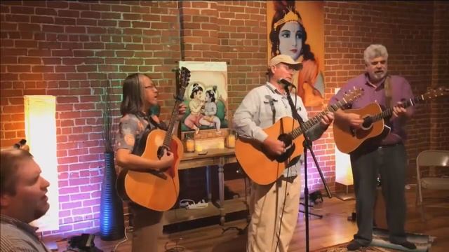 Расслабляющий и наполняющий силами киртан || Обретение счастья || Погружение в себя смотреть онлайн