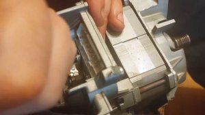 Как быстро снять двигатель и насос и поменять щётки | Стиральная машина Bosch Classixx 5