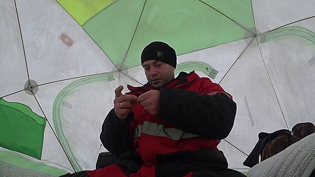 Зимняя рыбалка ночью на леща и плотву в палатке // Зимняя палатка куб Медведь-3 Озеро Шаблиш смотреть онлайн