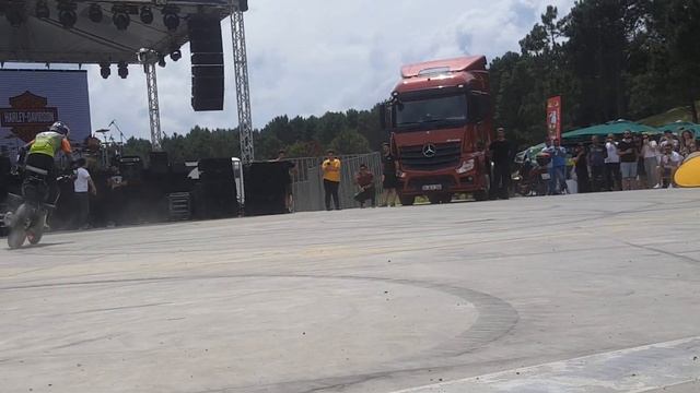 KTM Duke 250 Stunt show , Burnouts, Brutal Sounds and more смотреть онлайн