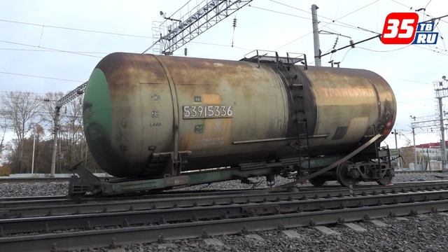 В Вологде произошло столкновение тепловоза и грузового поезда смотреть онлайн