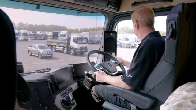 Mercedes-Benz Actros 5 | How To | Starting & Driving Off смотреть онлайн