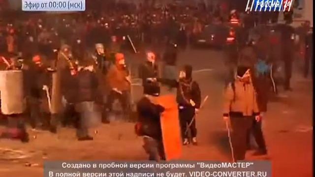 Ukraine Kiev Evromaydan АГРЕССИВНАЯ ТОЛПА ПЫТАЕТСЯ ПРОРВАТЬСЯ К МЭРИИ ! ! ! смотреть онлайн