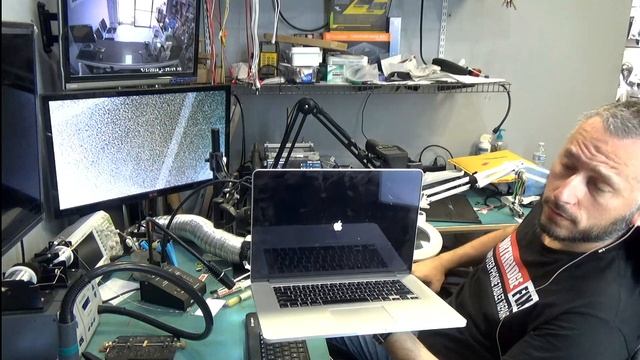 2015 Macbook Pro stuck in a Boot Loop Reboots Restarts continuously смотреть онлайн