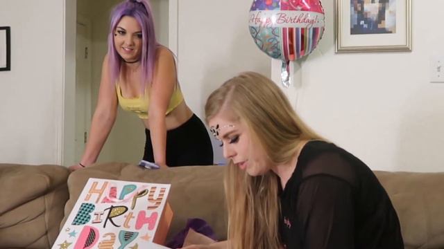 FRIDA'S BIRTHDAY VLOG!! смотреть онлайн