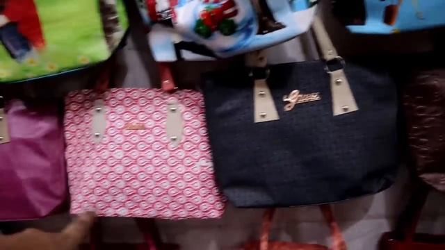 सबसे सस्ता पर्स मार्केट ! IMPORTED LADIES PURSE WHOLESALE MARKET ! SADAR BAZAR ! смотреть онлайн