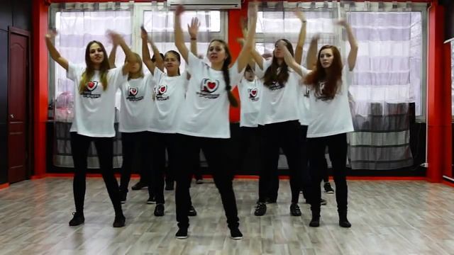 Флешмоб в День Рождения Юлии Савичевой смотреть онлайн