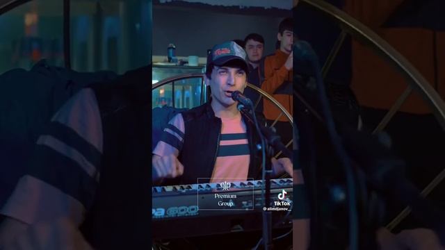 Koʻchalarda nashani chakib yurardim |HAMMA IZLAGAN MUZIKA| КУЧАЛАРДА НАШАНИ ЧАКИБ ТИКТОК смотреть онлайн