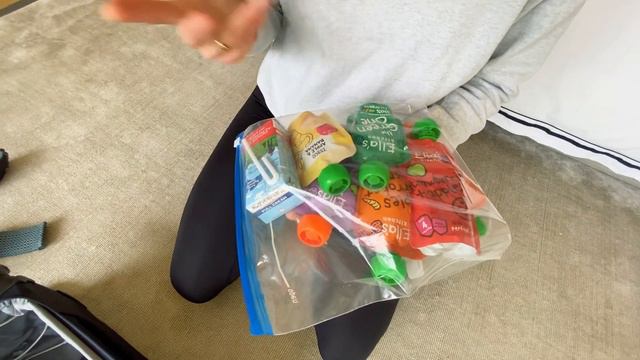 What to pack in toddlers/babies travel carry on bag! смотреть онлайн