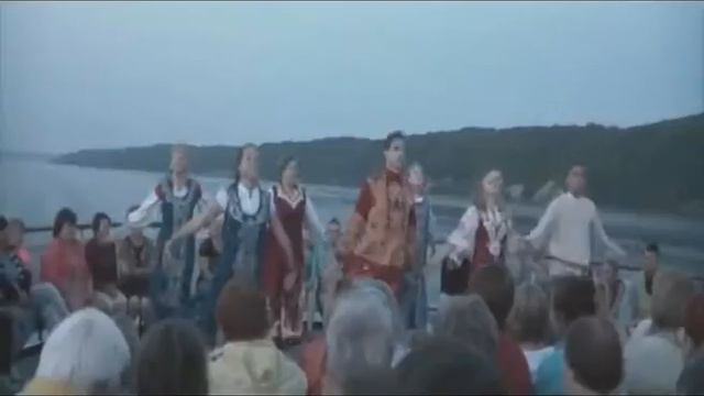 В жизни каждого человека наступает момент, когда он решает отправиться в круиз... смотреть онлайн