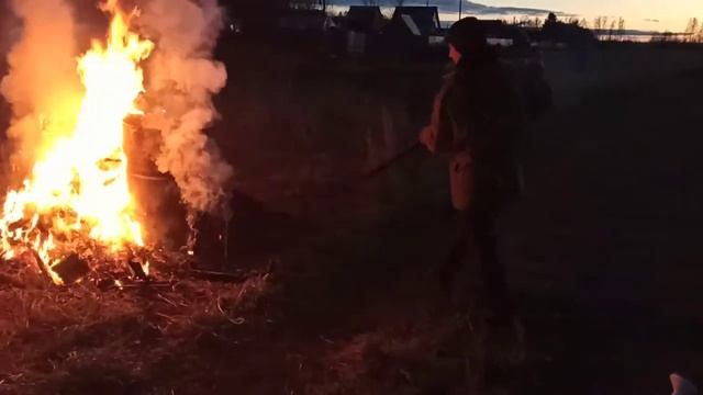 Мусор сжигаем за огородом смотреть онлайн
