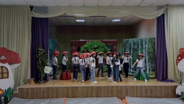 Спектакль "Красная Шапочка и ее друзья" смотреть онлайн